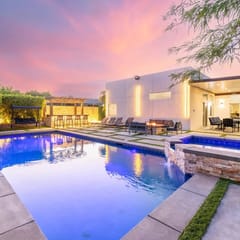 Stunning Backyard, Pool & HotTub, Gameroom, BBQ