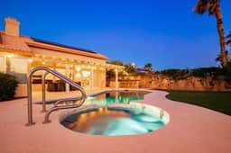 360° Mountain Views, Pool and Spa by @MariamsBnb - Image 4