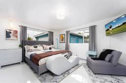 Mini Golf, Heated Pool & Spa Near Downtown - Image 2