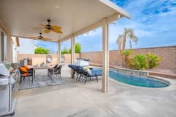 Stylish & Cozy Home in Coachella - Image 4