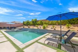 Stunning Desert Oasis with Pool, Spa & Game Room - Image 2
