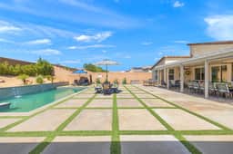Stunning Desert Oasis with Pool, Spa & Game Room - Image 5