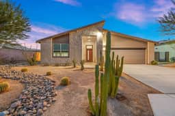 Stunning Desert Oasis with Pool, Spa & Game Room - Image 4