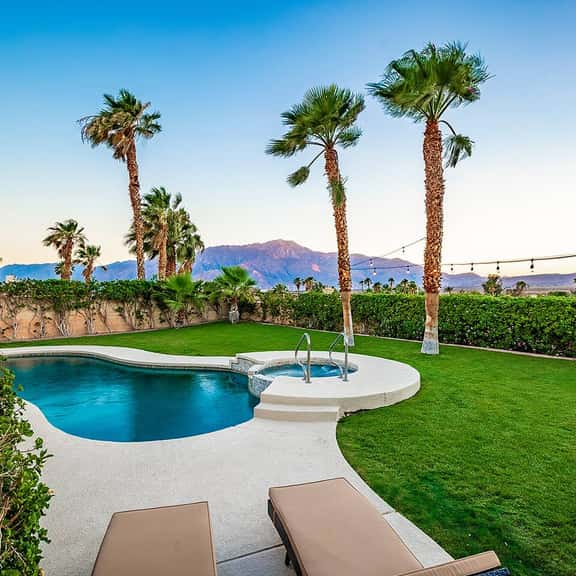 360° Mountain Views, Pool and Spa by @MariamsBnb - Image 1