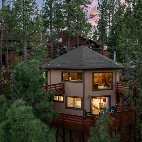Luxury Lakeview Cabin w/ Deck, Fireplace & Views - Image 1