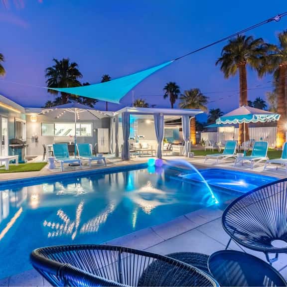 Mini Golf, Heated Pool & Spa Near Downtown - Image 1