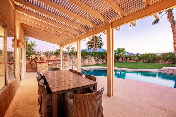 360° Mountain Views, Pool and Spa by @MariamsBnb - Image 5