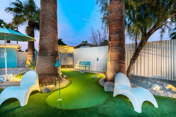 Mini Golf, Heated Pool & Spa Near Downtown - Image 4
