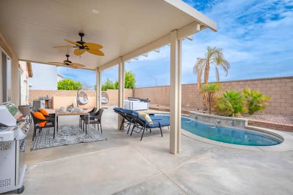 Stylish & Cozy Home in Coachella - Image 4