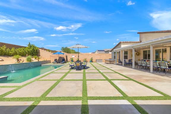 Stunning Desert Oasis with Pool, Spa & Game Room - Image 5