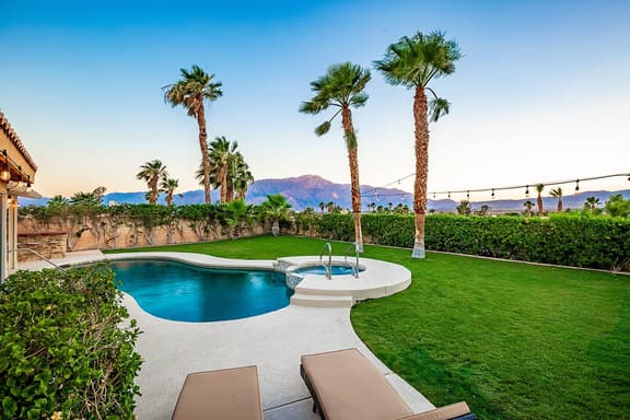 360° Mountain Views, Pool and Spa by @MariamsBnb - Image 1