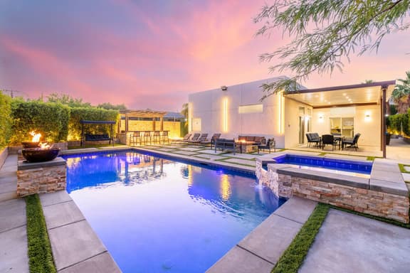 Stunning Backyard, Pool & HotTub, Gameroom, BBQ - Image 1